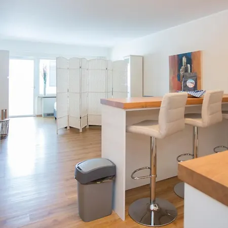 Welcome In - In Mit Balkon Und Abstellraum Apartment